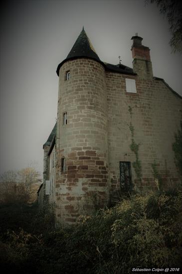 Abandonnes-Francja, Zamek - le-chateau-et-la-chapelle-abandonns_30887958083_o.jpg
