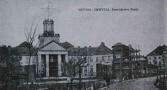 Stare zdjęcia Gdynii - 128768-Gmach-Dowodztwa-Floty-w-czasie-budowy-1-maja-1926-roku.jpg