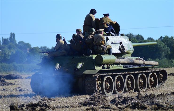 Czołgi - Tanks_Soldiers_T-34-85_461942.jpg