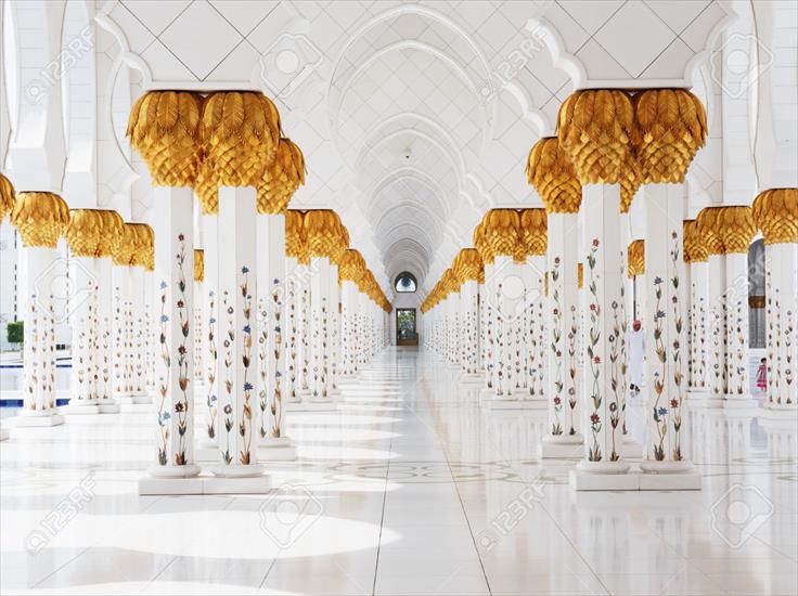 wnętrza - Wnętrze meczetu - Emiraty Arabskie.jpg