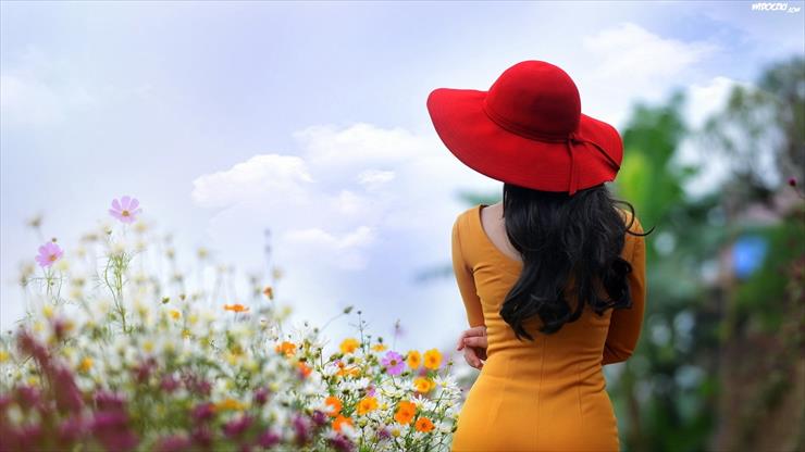  PIWO KOBIETA - kapelusz-kwiaty-kobieta-aka-wiosna.jpeg