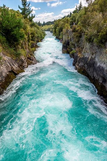 INNE KRAJE- 1 - Wodospad Huka w Nowej Zelandii.jpg