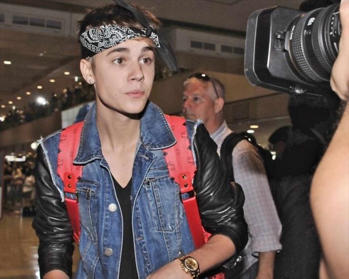 Justin Bieber Japan 2012 - rfgrgvsde.jpg