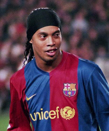 Fani Fc Barcelony - 500px-Ronaldinho_11feb2007.jpg