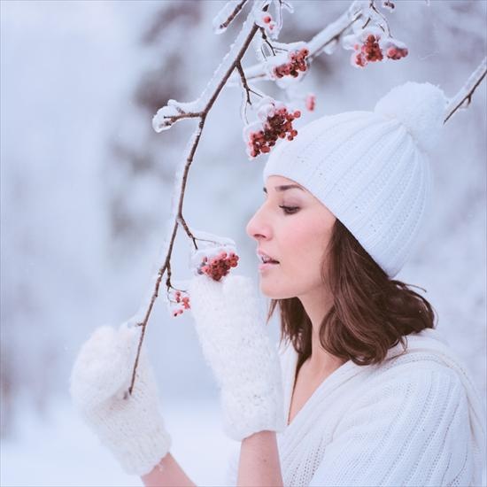Kobieta zimą - zpijwl_UP_orig.jpg