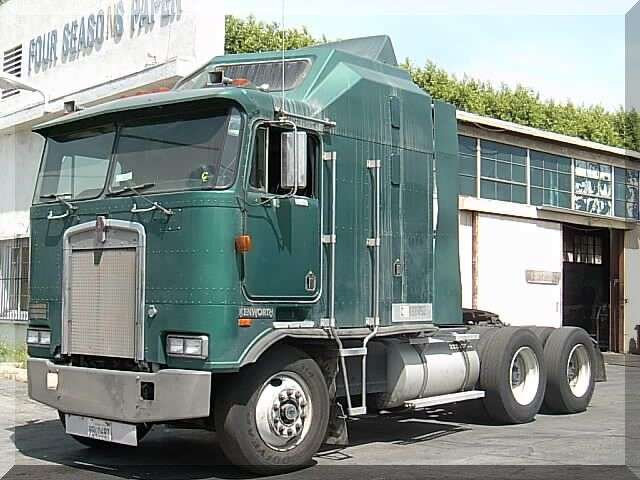 USA - 1989_Kenworth_3_Axel_Tractor_Front_L.jpg