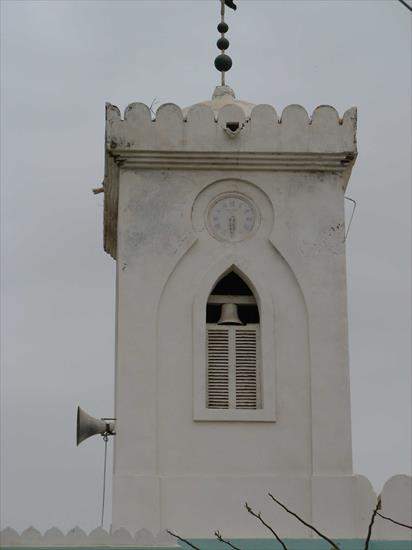Senegal - Saint_Luis_Minaret_avec_cloche_et_cadran.jpg