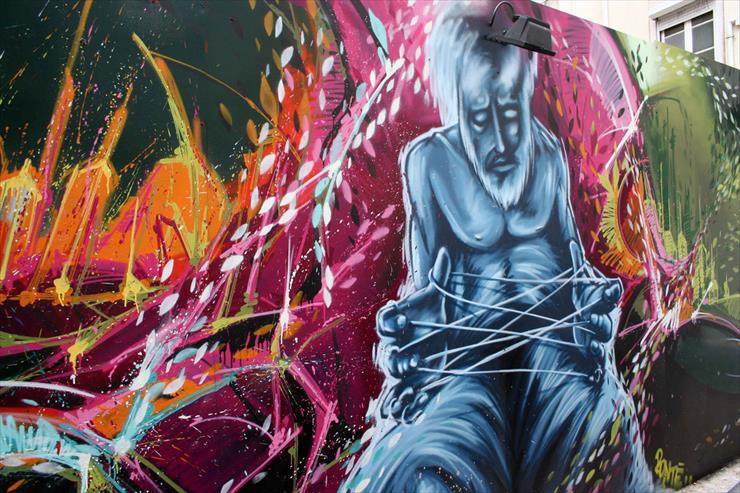GRAFFITI - 01_collective_graffiti_chiado_lisbon_big.jpg