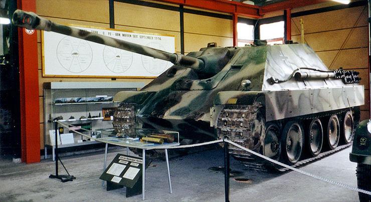 czolgi - Jagdpanzer V Jagdpanther Museum.jpg