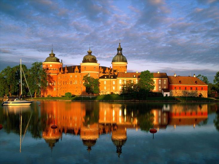 Zamki - Gripsholm_Castle,_Mariefred,_Sweden.jpg