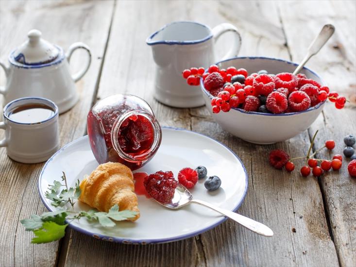 Ilustracje Przetworów - croissant-cherry-mulberry-jam-bowl-1600x1200.jpg