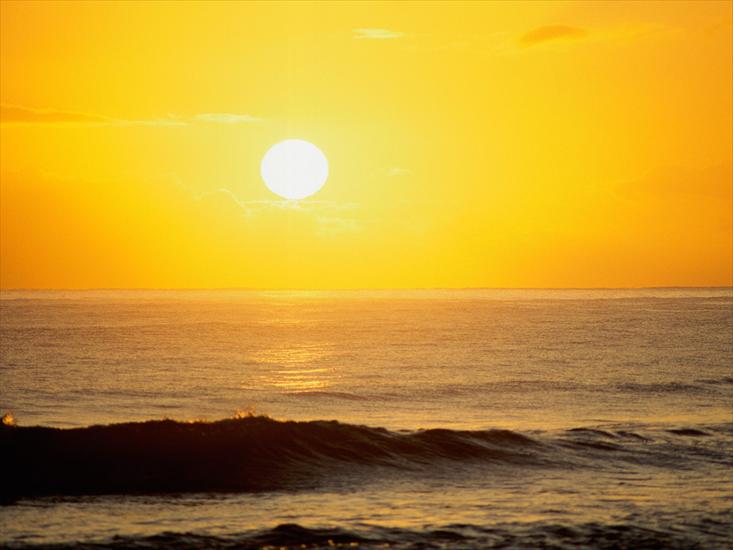 Tła do wierszy2 - Sun-Kissed Waves, Kauai, Hawaii.jpg