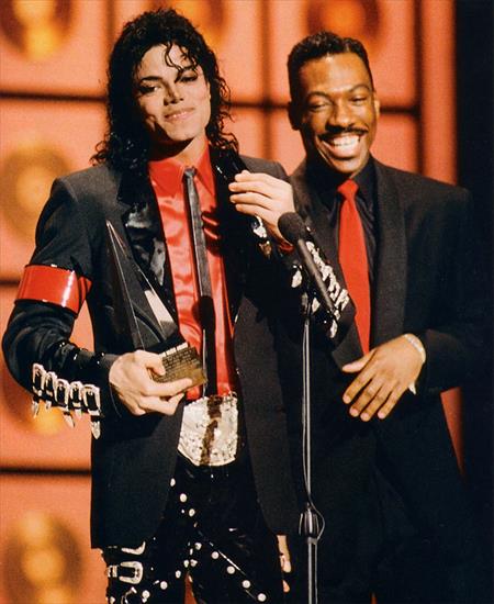 1989.01.28 - Mich... - michael-attends-the-16th-annual-american-music-awards44-m-4.jpg